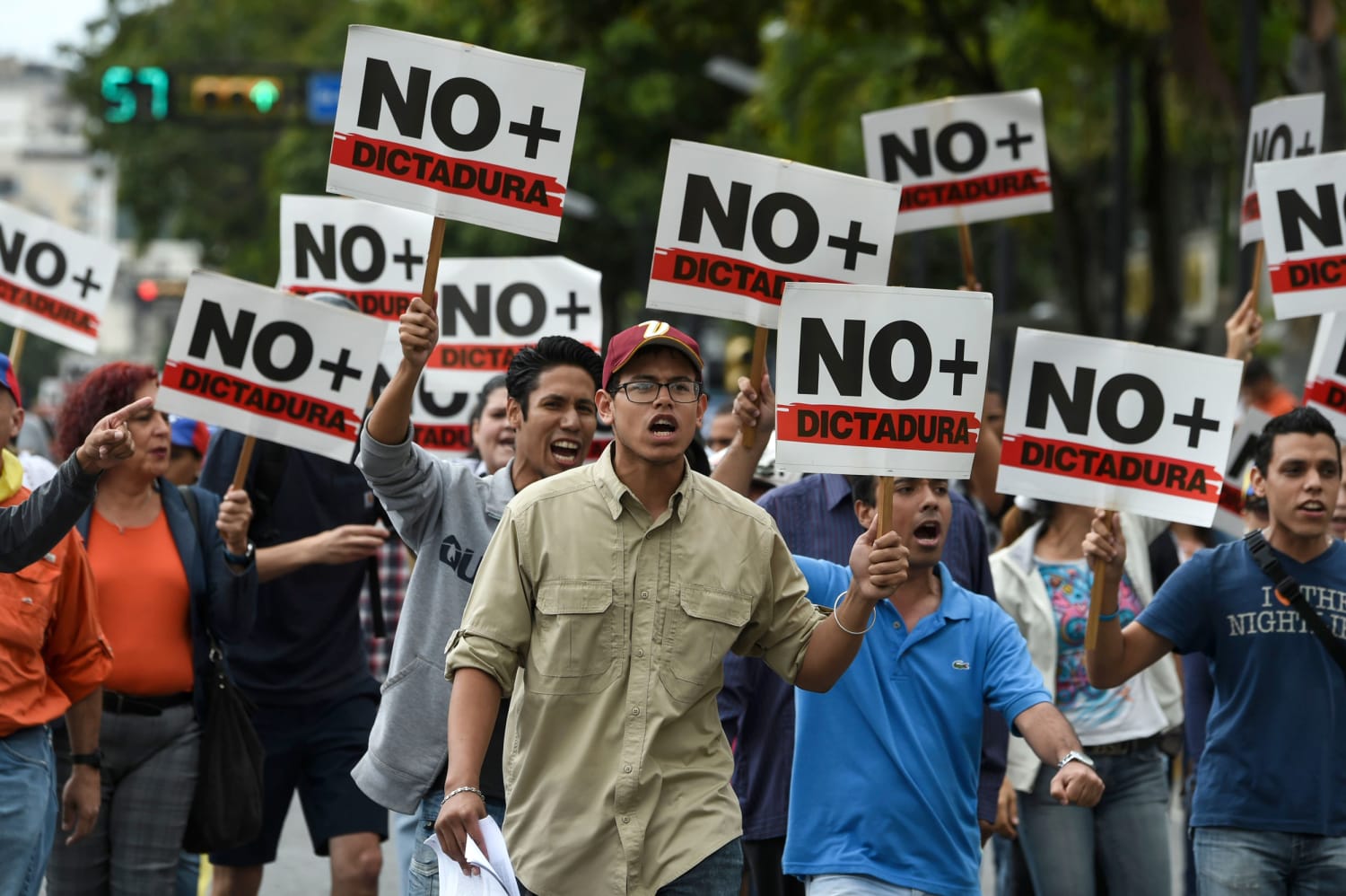 https://media-cldnry.s-nbcnews.com/image/upload/newscms/2019_05/2735211/190130-venezuela-maduro-protests-cs-324p.jpg