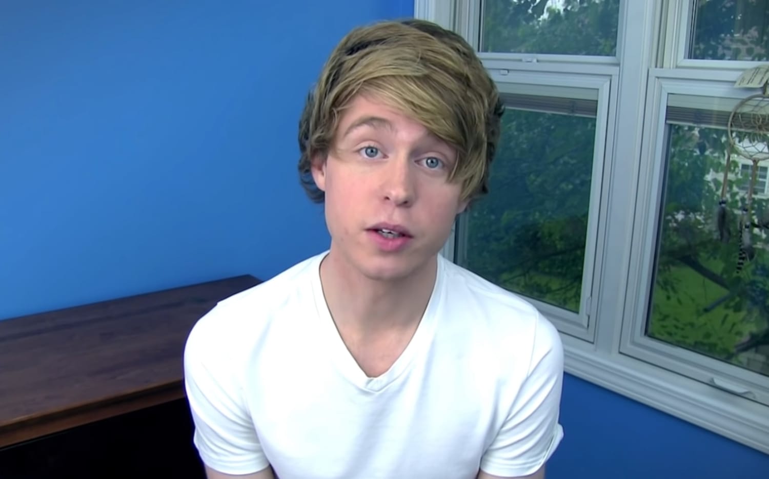 Girl Adolesent Porn - YouTube star Austin Jones pleads guilty to child porn charge