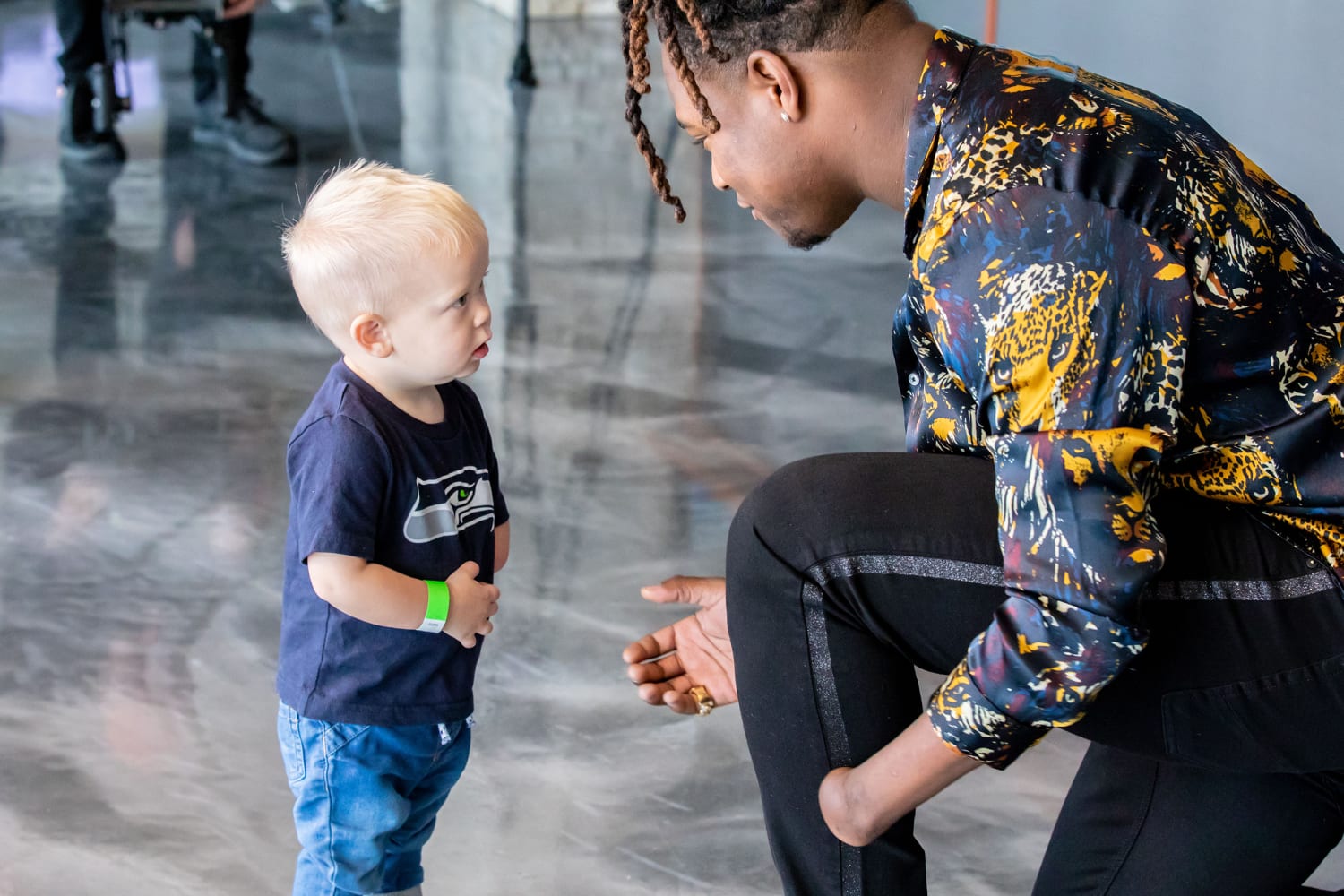 Seahawks' Shaquem Griffin makes 3-year-old Lions fan feel special