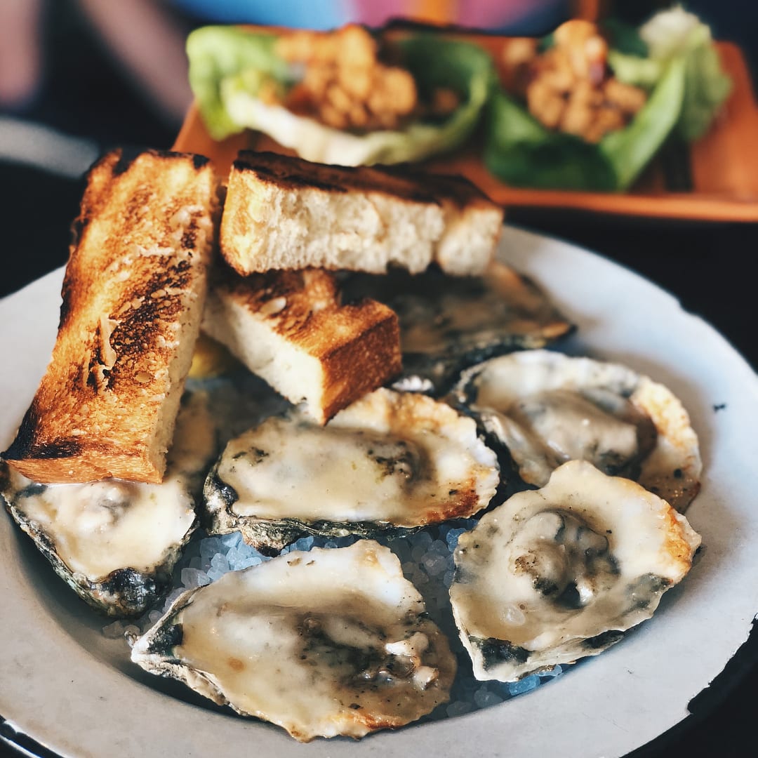 https://media-cldnry.s-nbcnews.com/image/upload/newscms/2019_07/1410546/chargrilled-oysters-leons-square.jpg