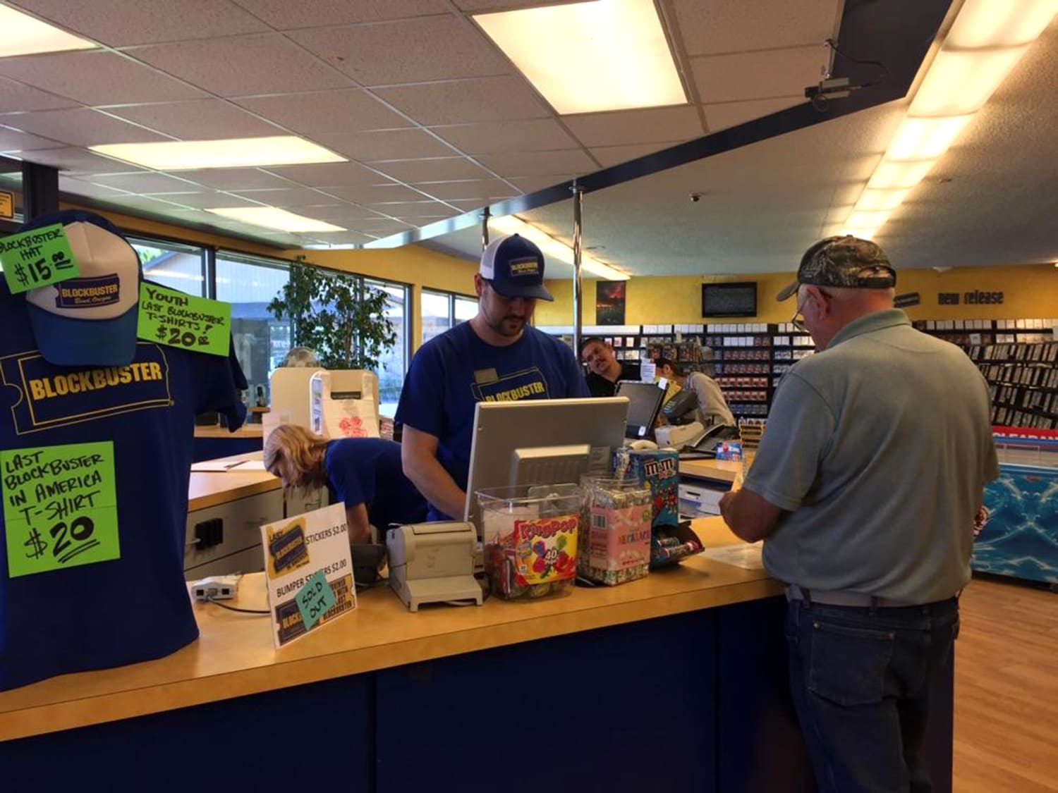 Blockbuster in Bend, Oregon, is now the last one in the world