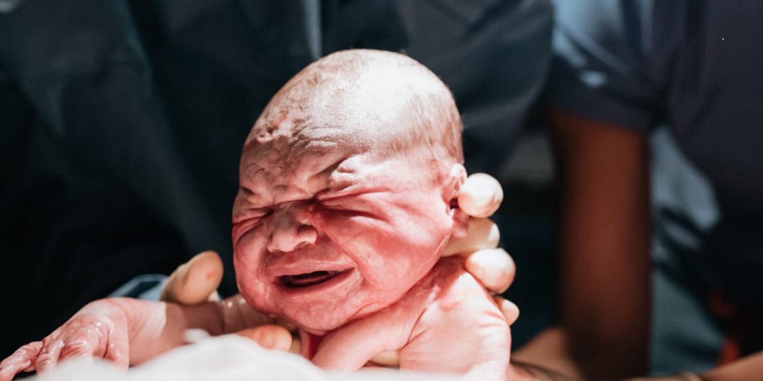 This Photographer Shot Her Own Childbirth 1