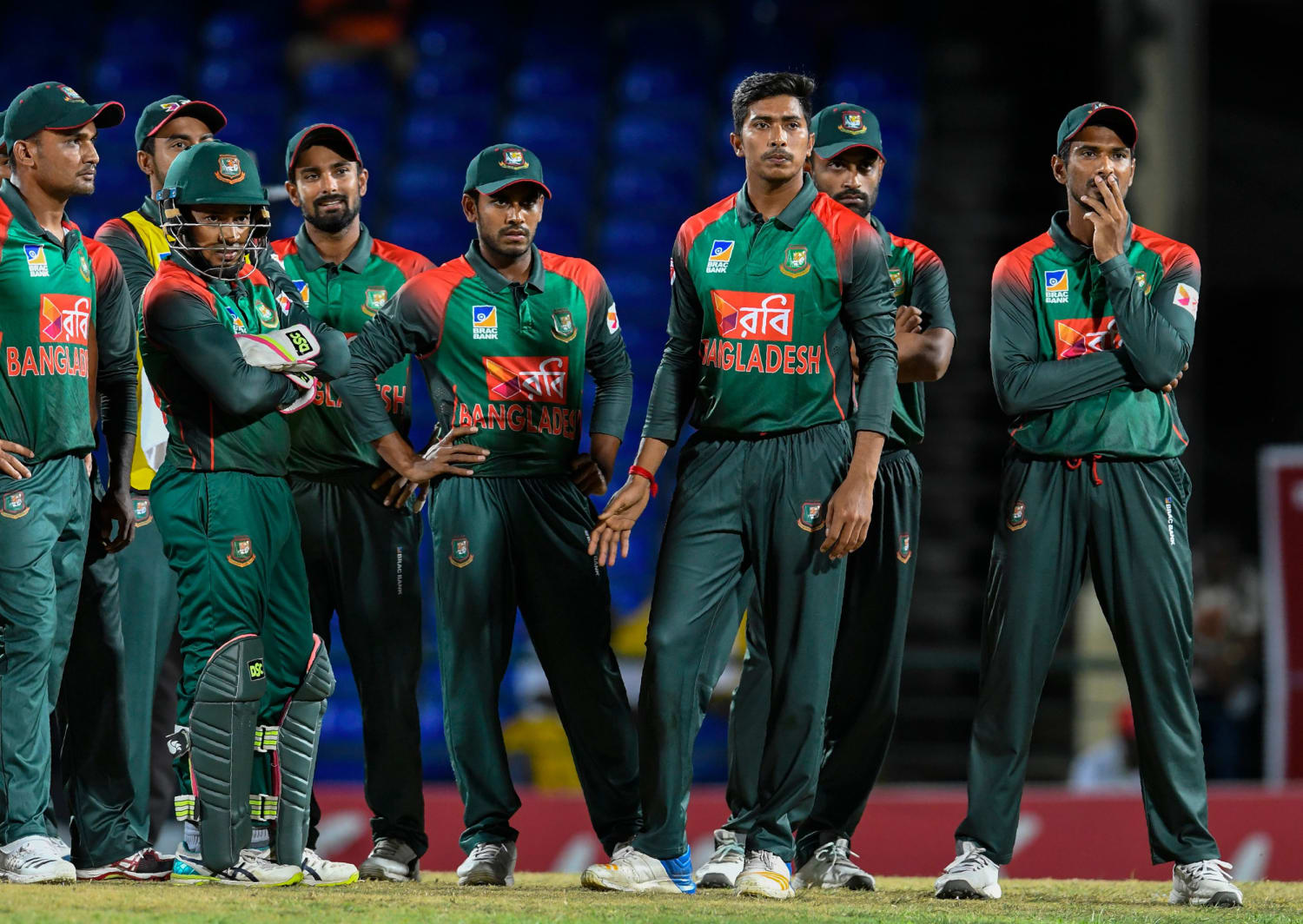 Bangladesh Cricket Team With Wife