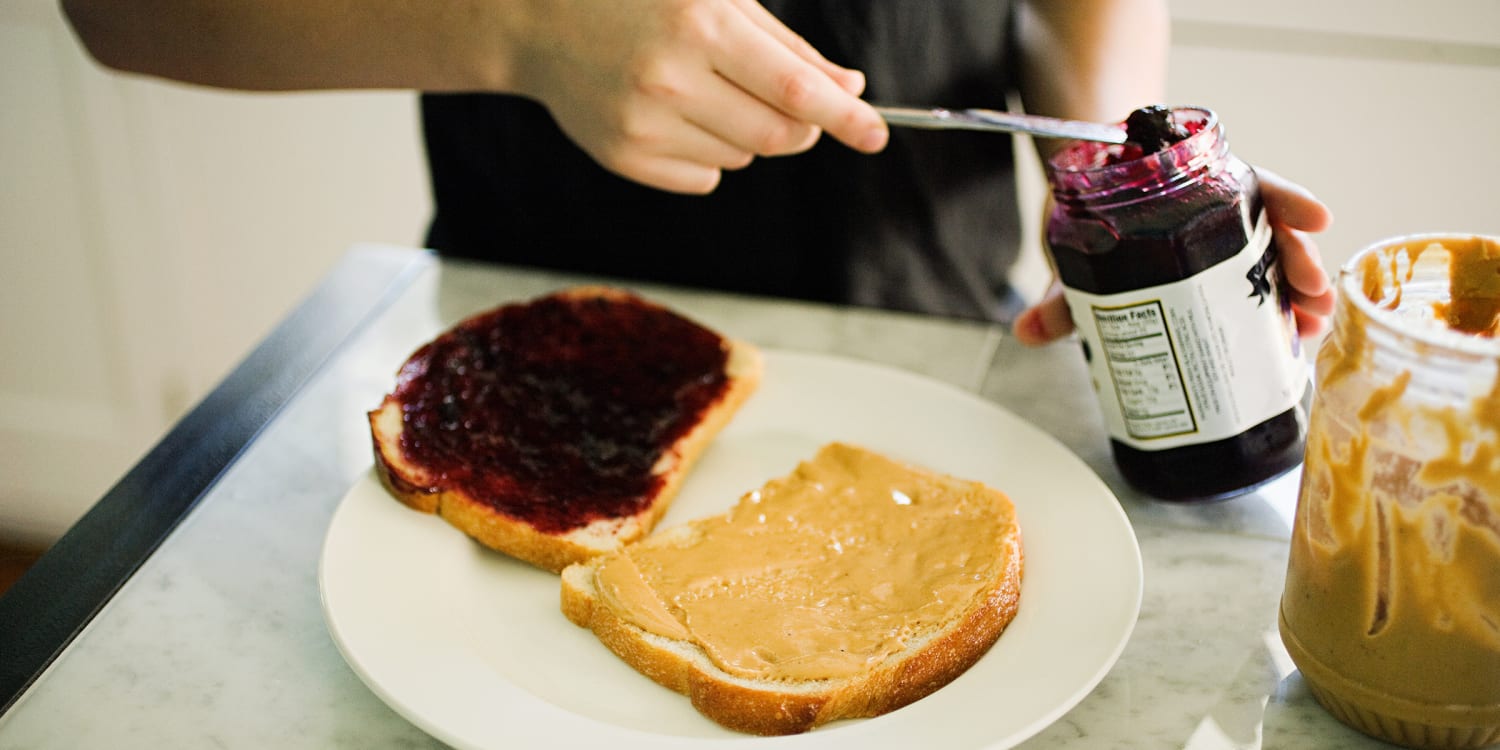 How do you make a peanut butter and jelly sandwich How To Make A Peanut Butter And Jelly Is There A Right Way