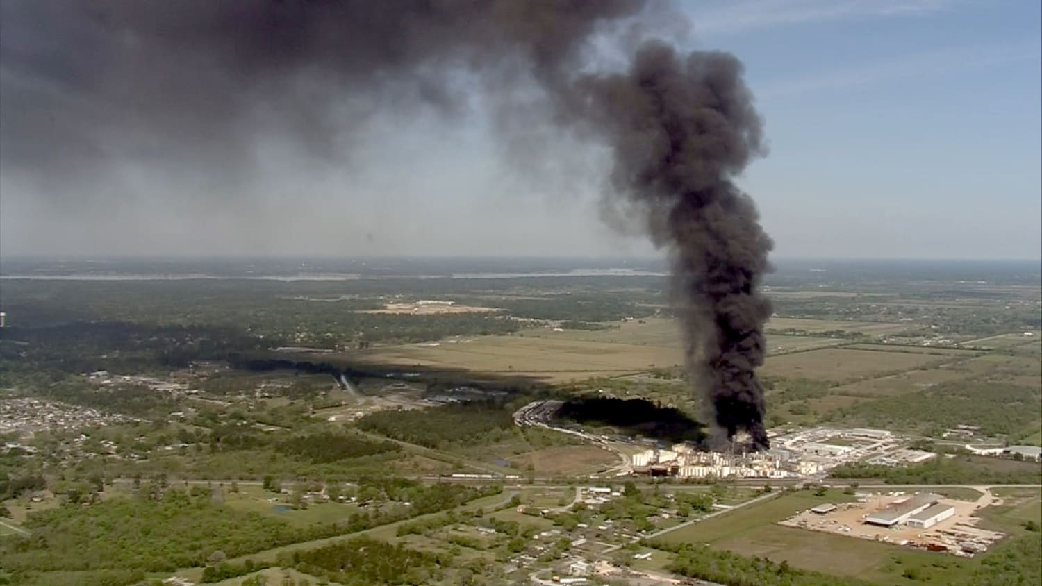 At least 1 dead, 2 critically injured in Houston area chemical plant fire