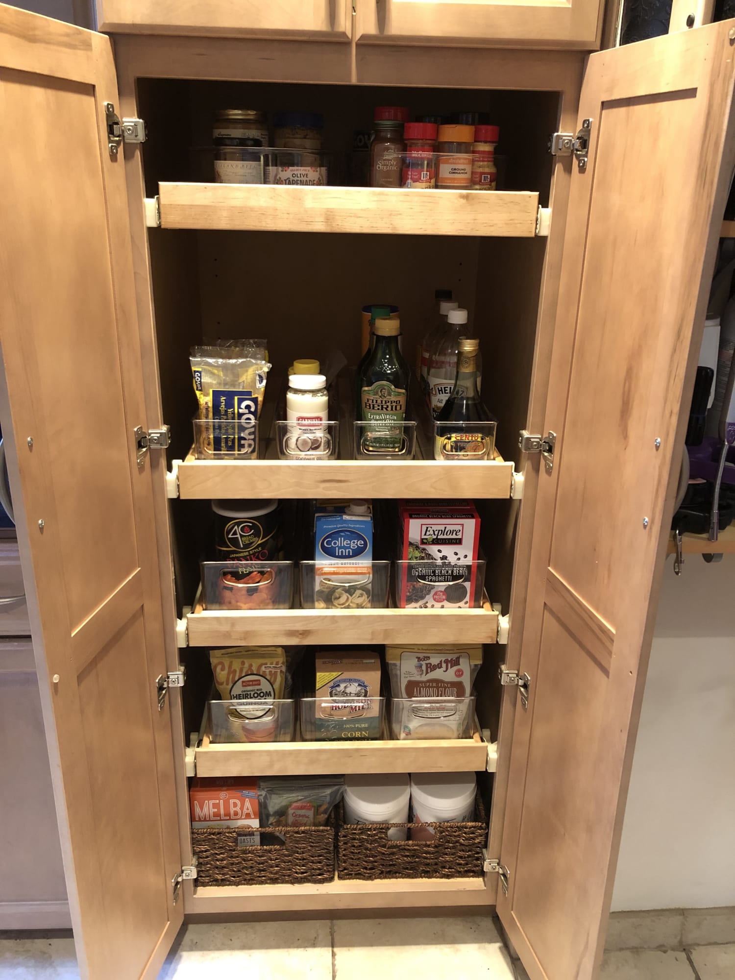 https://media-cldnry.s-nbcnews.com/image/upload/newscms/2019_14/2810411/pantry_makeover.jpeg