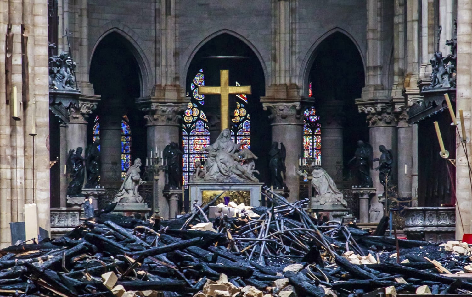 Сгорел нотр. Пожар в соборе Парижской Богоматери (2019).