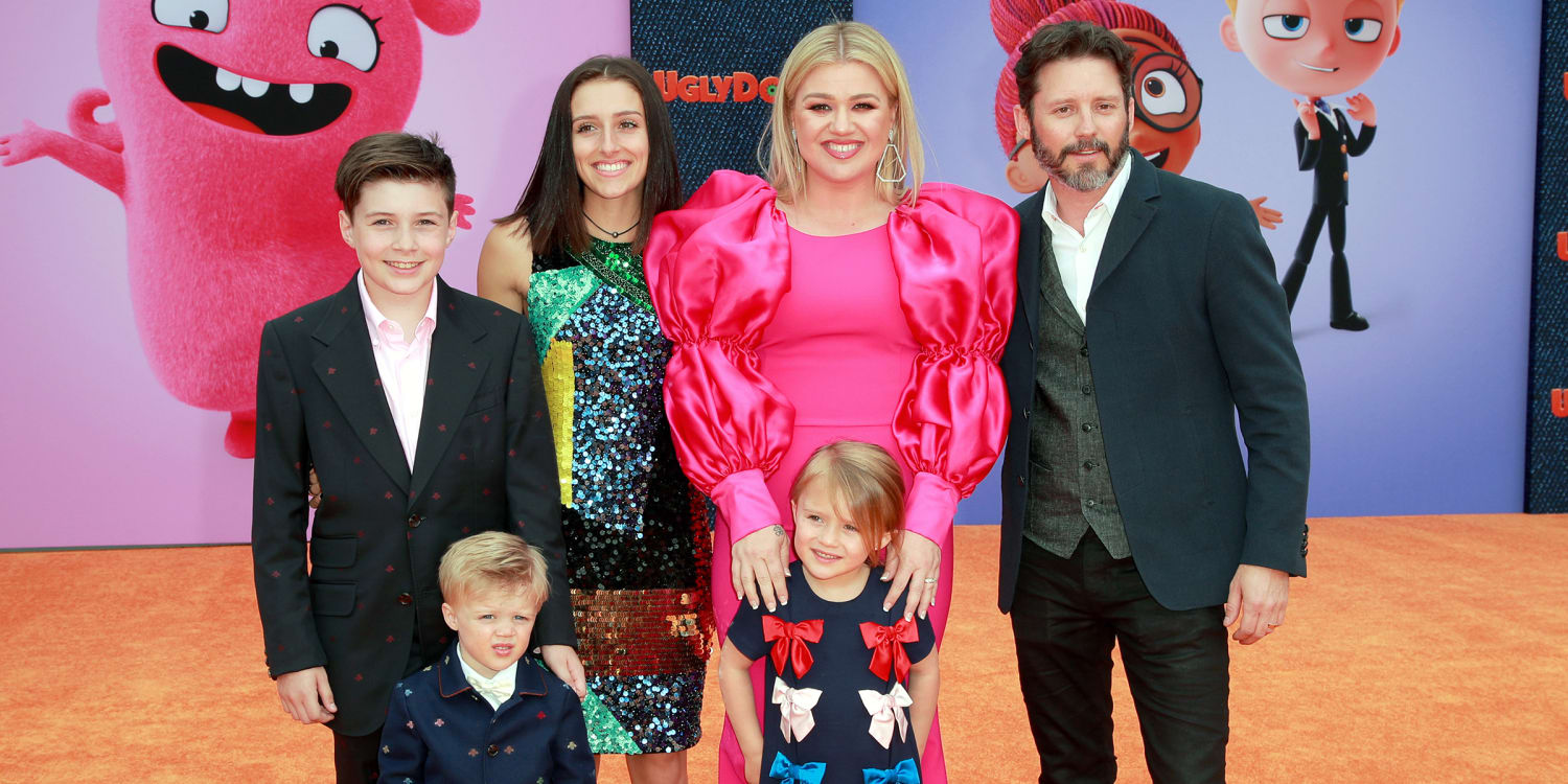 Kelly Clarkson and husband bring all 4 kids to 'Ugly Dolls' premiere