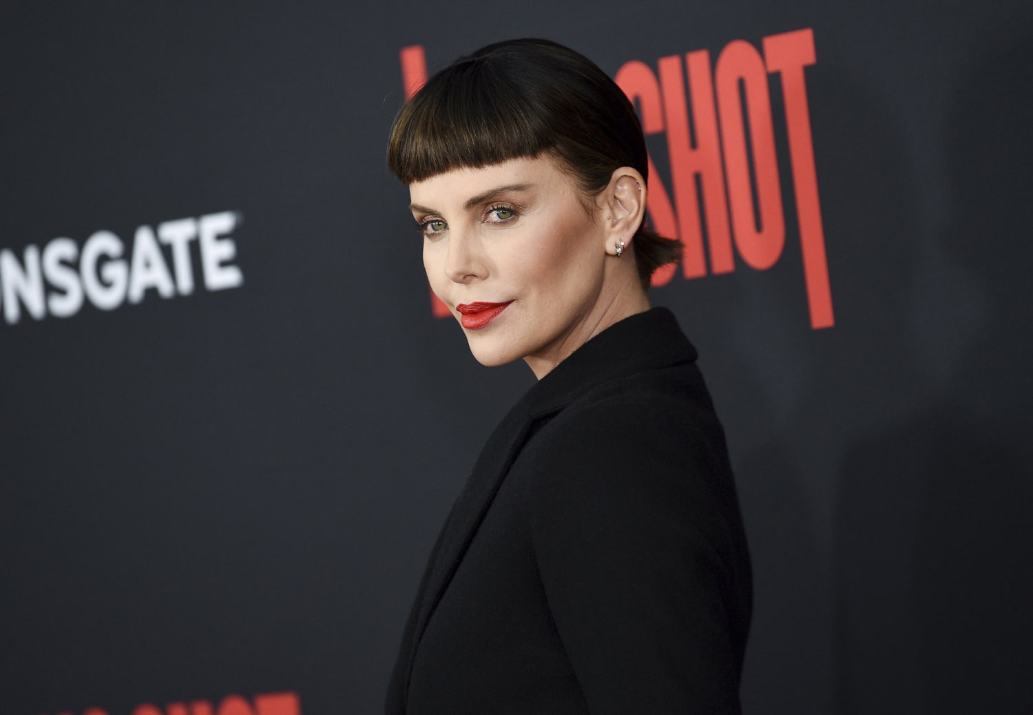 Charlize Theron has baby bangs on the red carpet