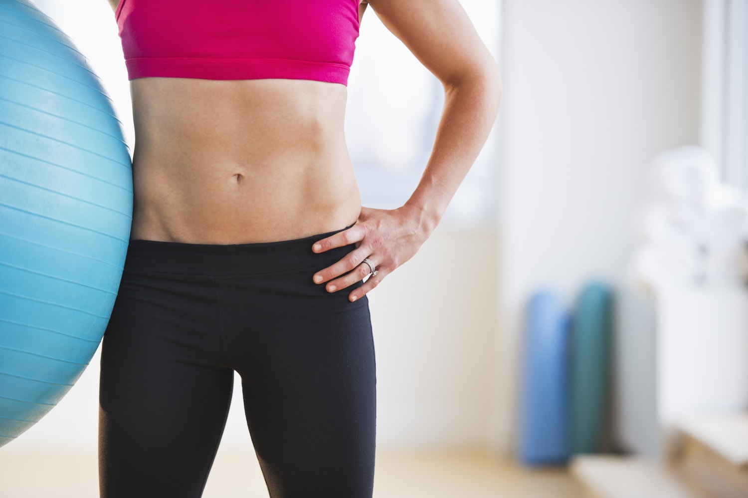 A 31-Day Abdominal Workout Plan For Summer — No Crunches Required