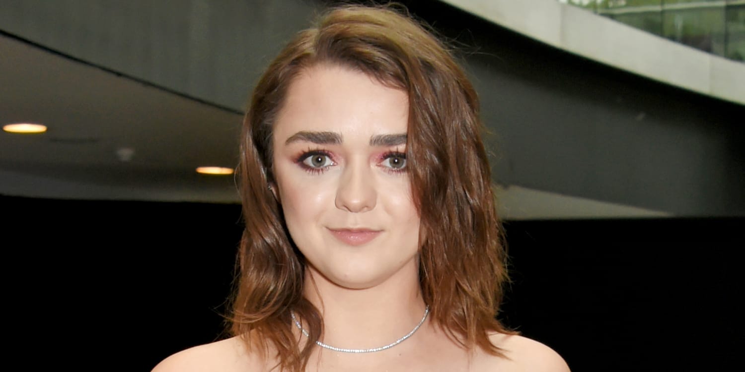 Maisie williams hot