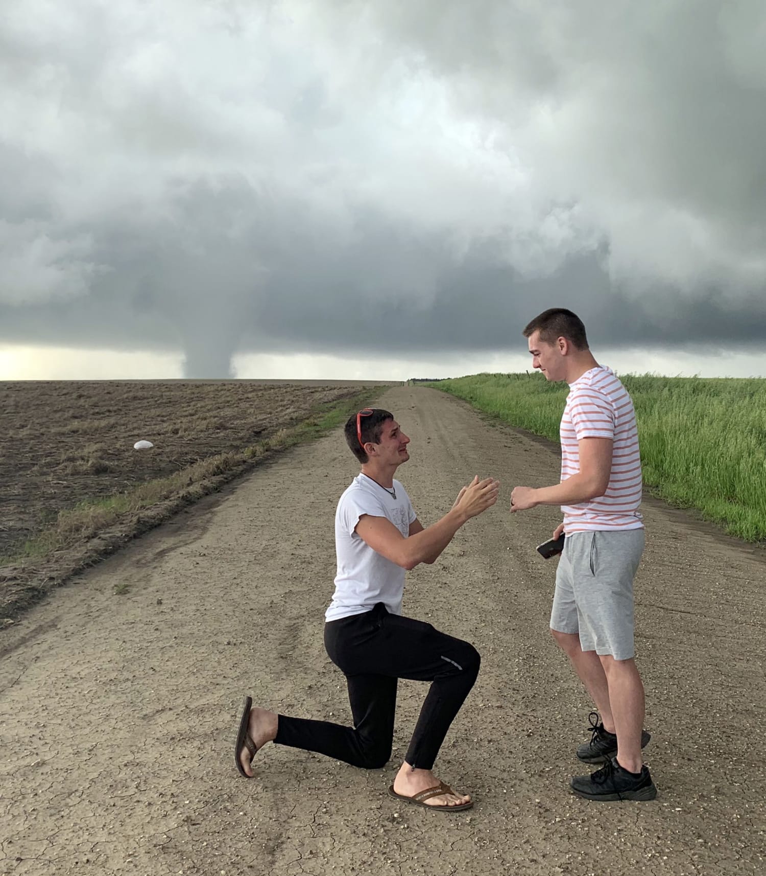 Storm chaser proposes to boyfriend as Kansas tornado looms