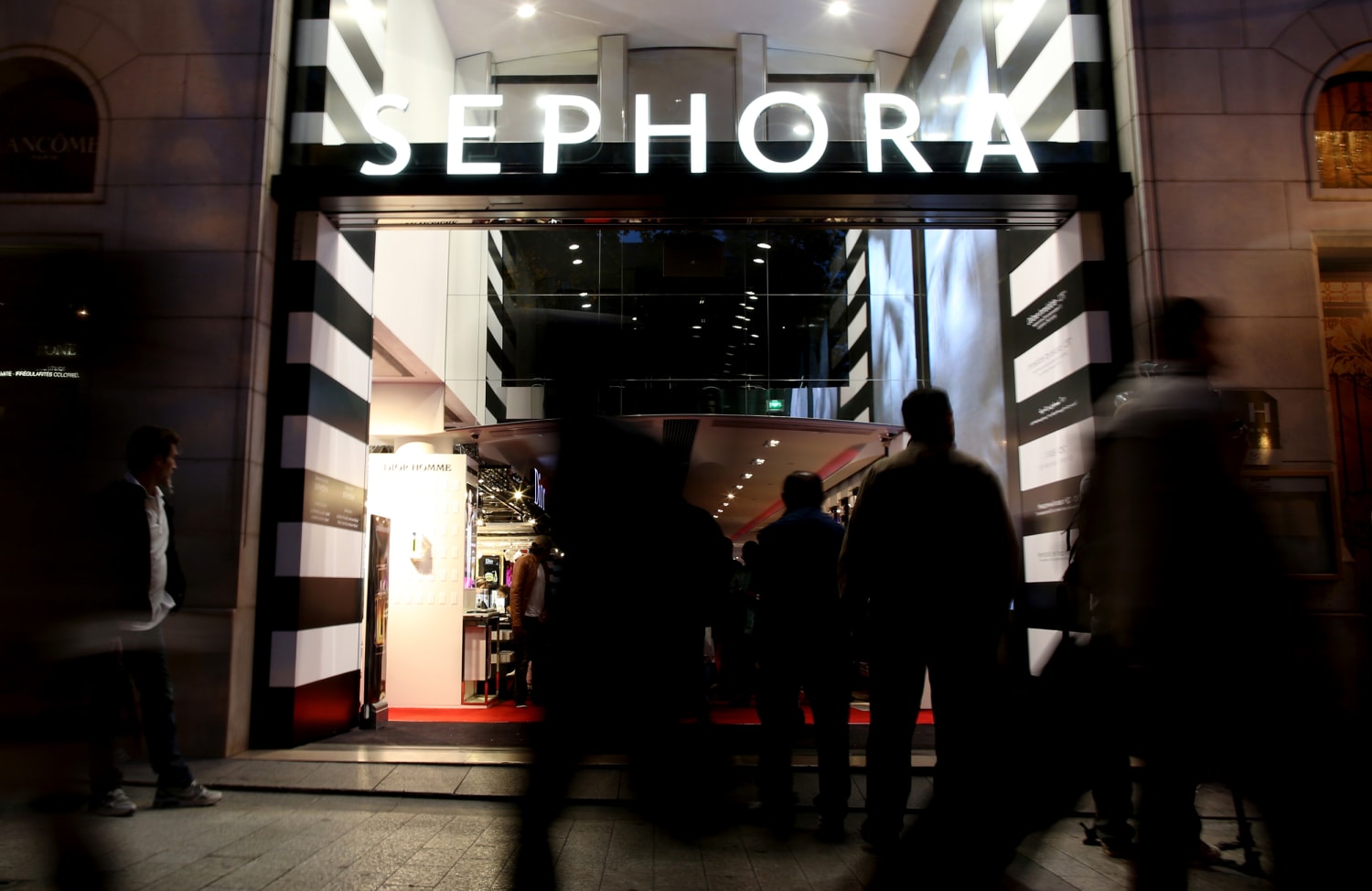 Court Tells Sephora Champs Élysées Store Must Close by 9 - WSJ