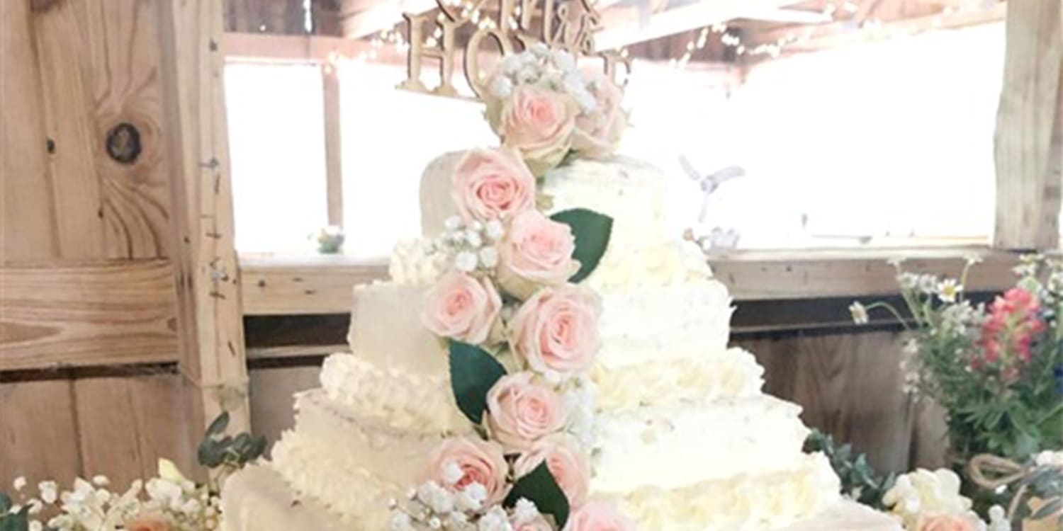 A Bride S Brother Turned Costco Cakes Into A Whimsical Wedding Masterpiece