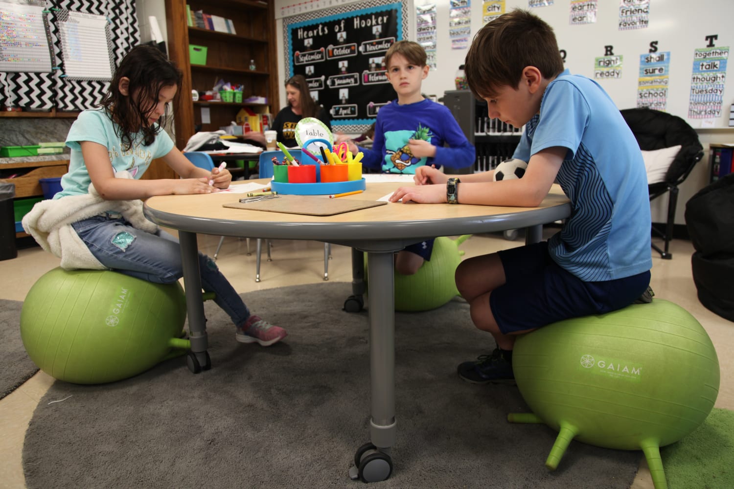 https://media-cldnry.s-nbcnews.com/image/upload/newscms/2019_25/2905471/190621-classroom-design-mn-1040.jpg