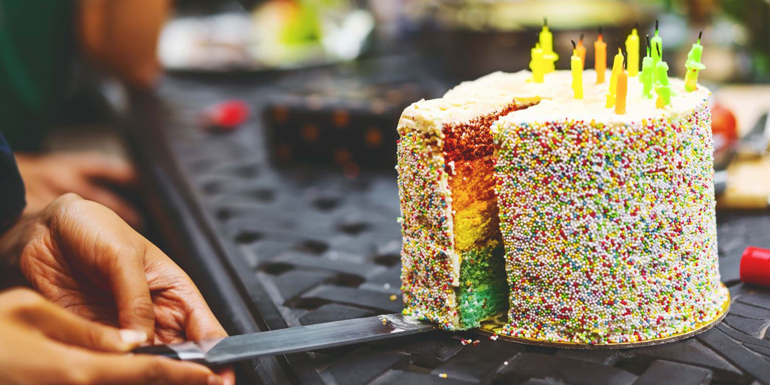 The best way to cut cake for a big party