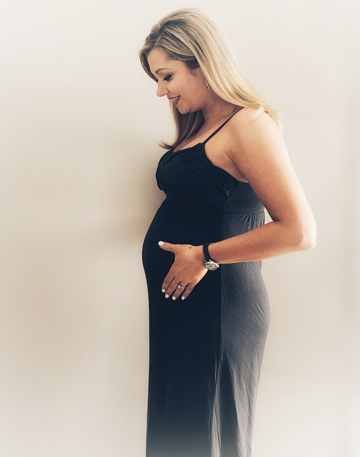 pregnant-tv-meteorologist-calls-out-body-shamers-my-weight-gain-is-normal