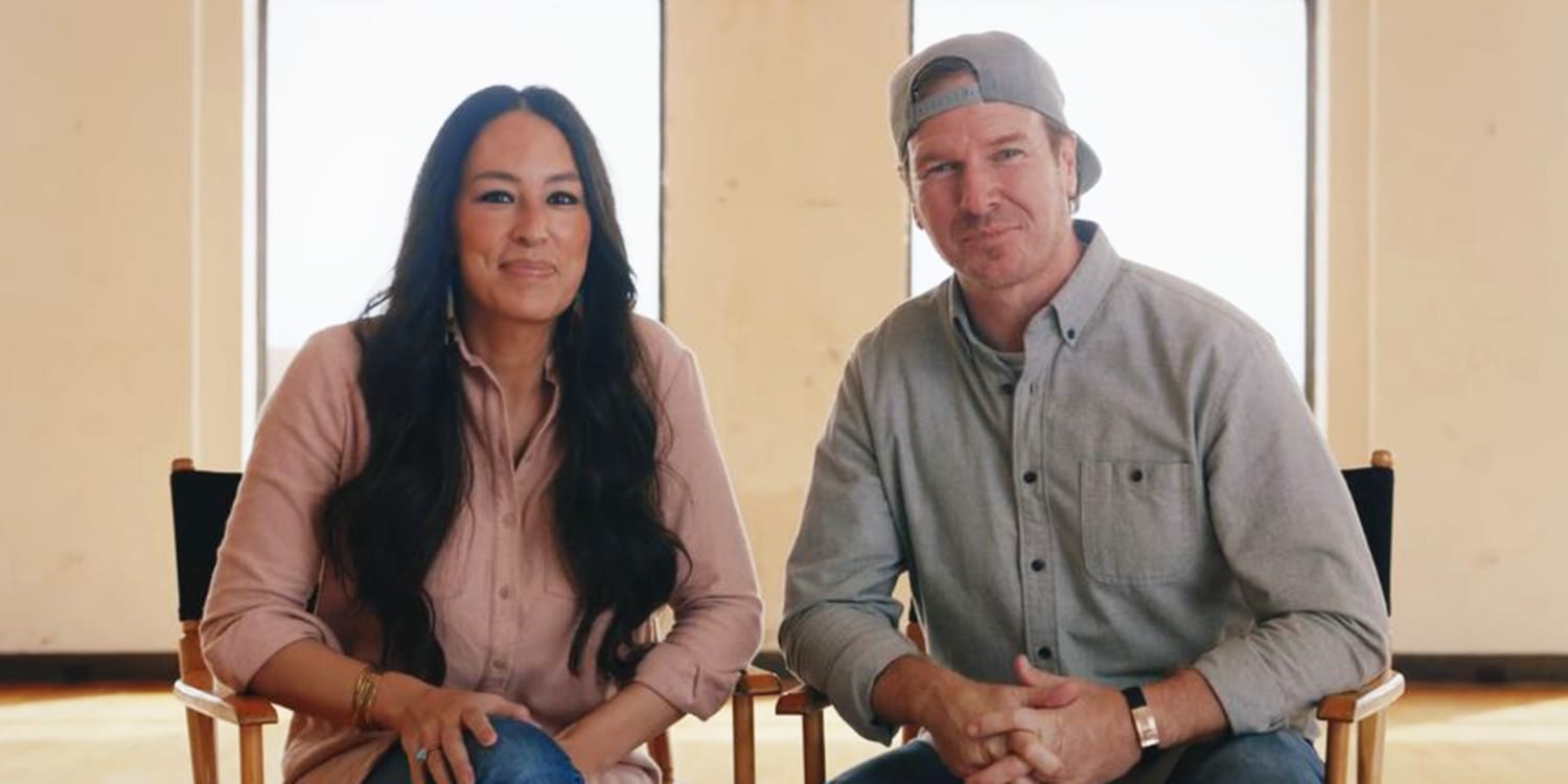 Chip and Joanna Gaines Get a Shocking Phone Call (Guess Who?)