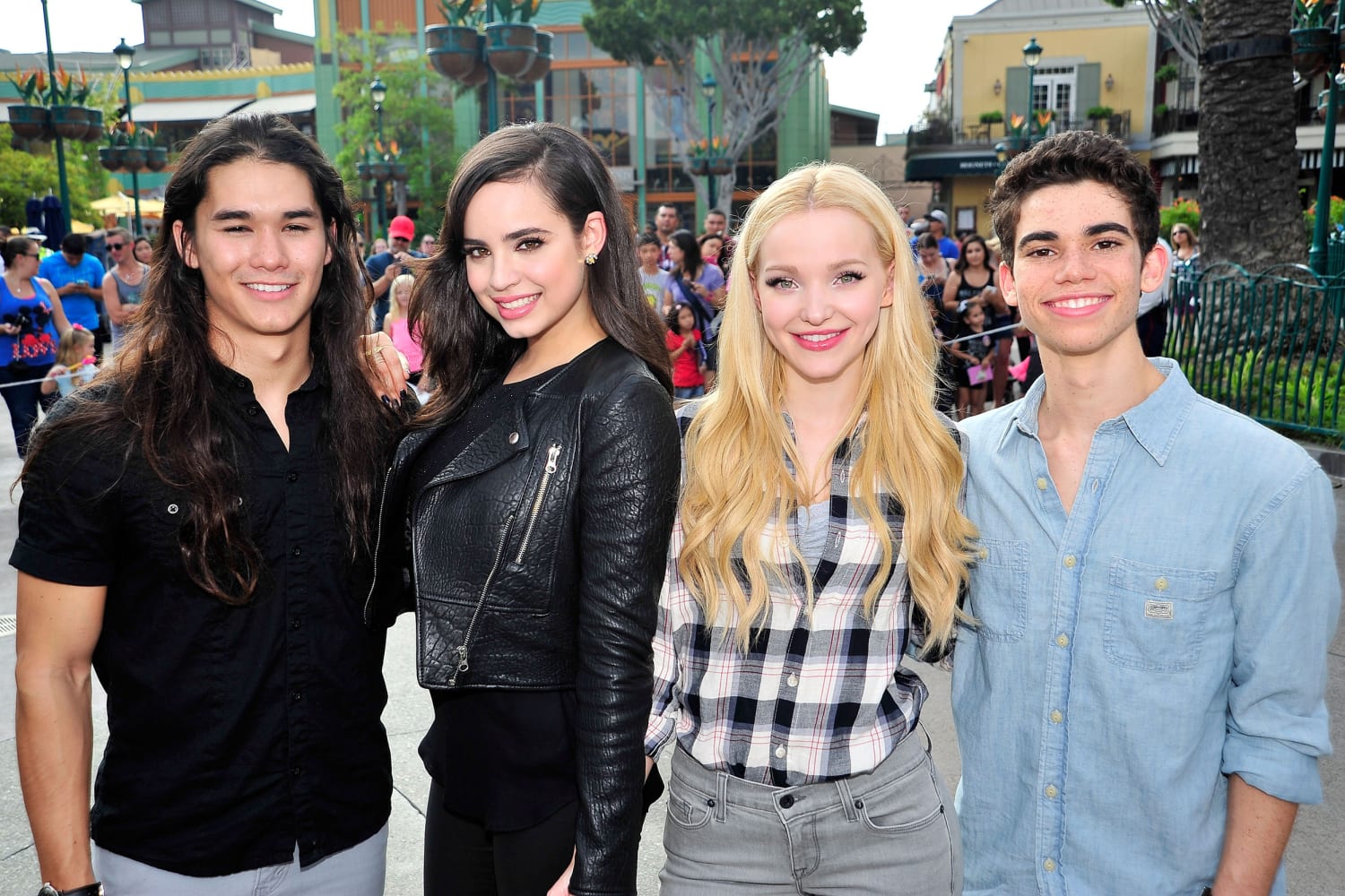 Dove Cameron Pays Tribute To Cameron Boyce On His 23rd Birthday | vlr ...
