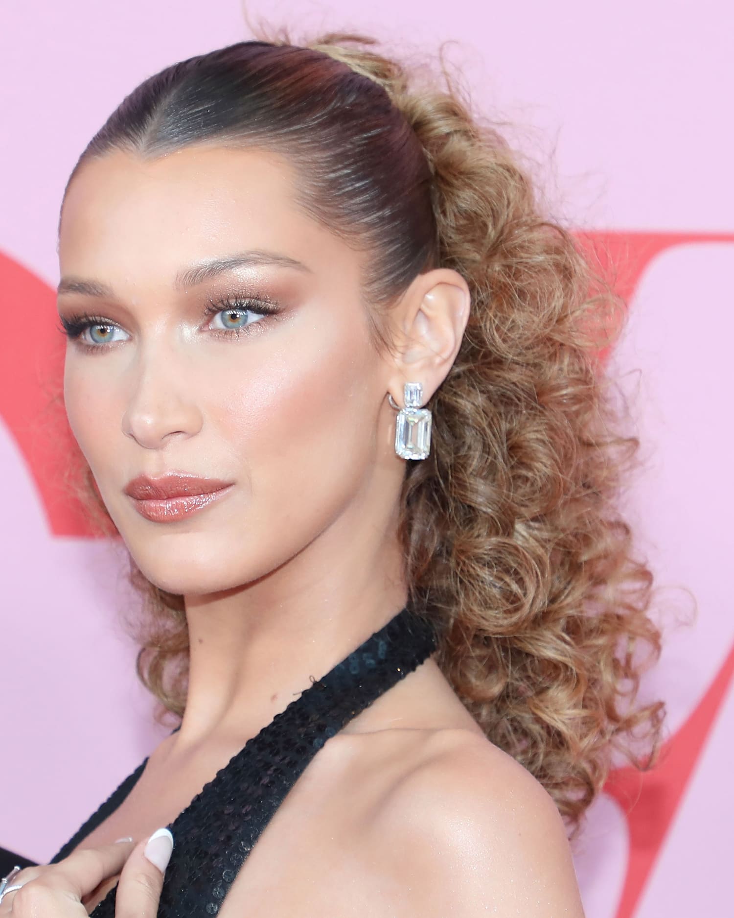 Bella Hadid Has Blonde Hair Now and Looks Just Like Gigi  Marie Claire