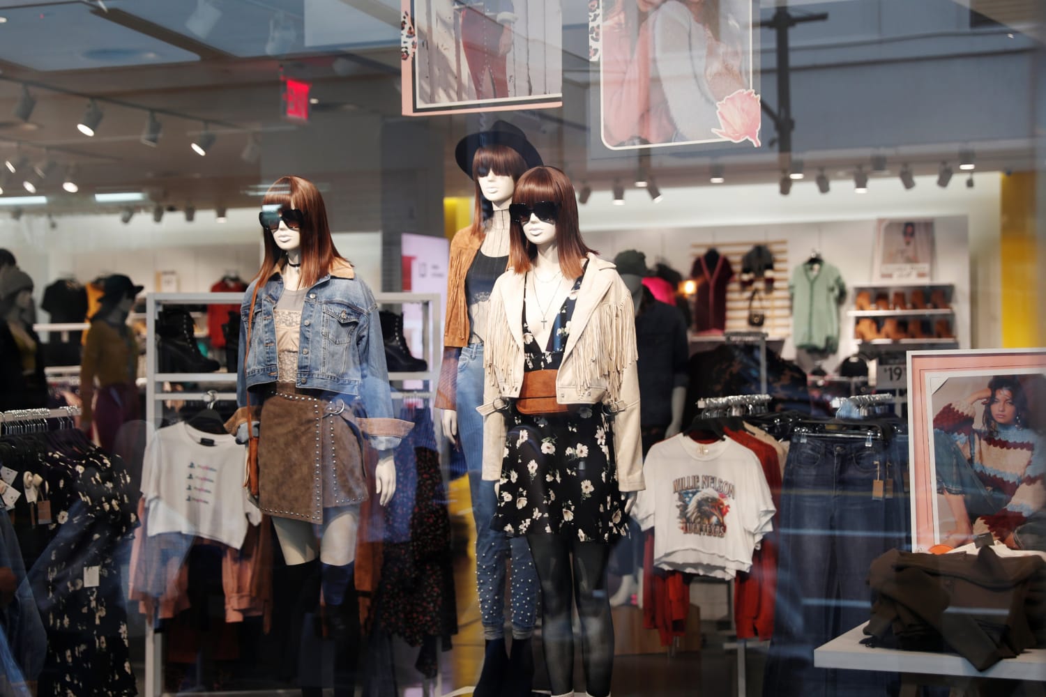 Forever 21 Store Has Messy Racks, Confusing Sections After Bankruptcy