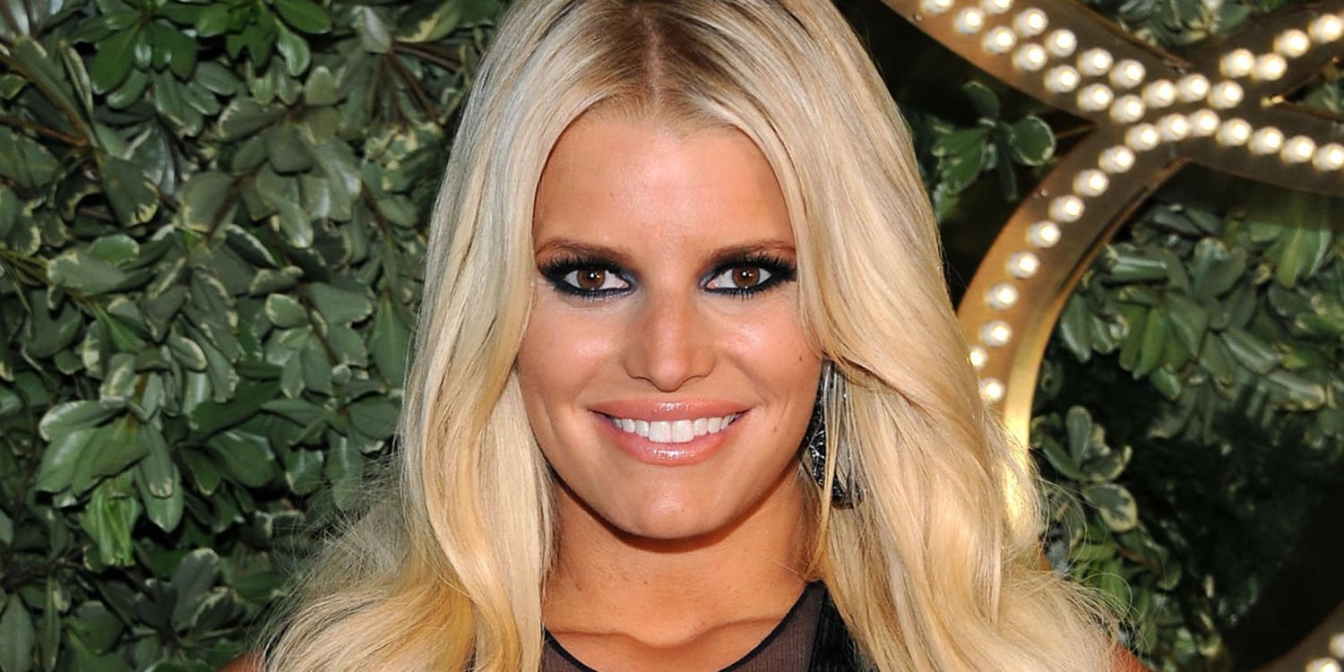 People think Jessica Simpson is aging backwards as she posts age