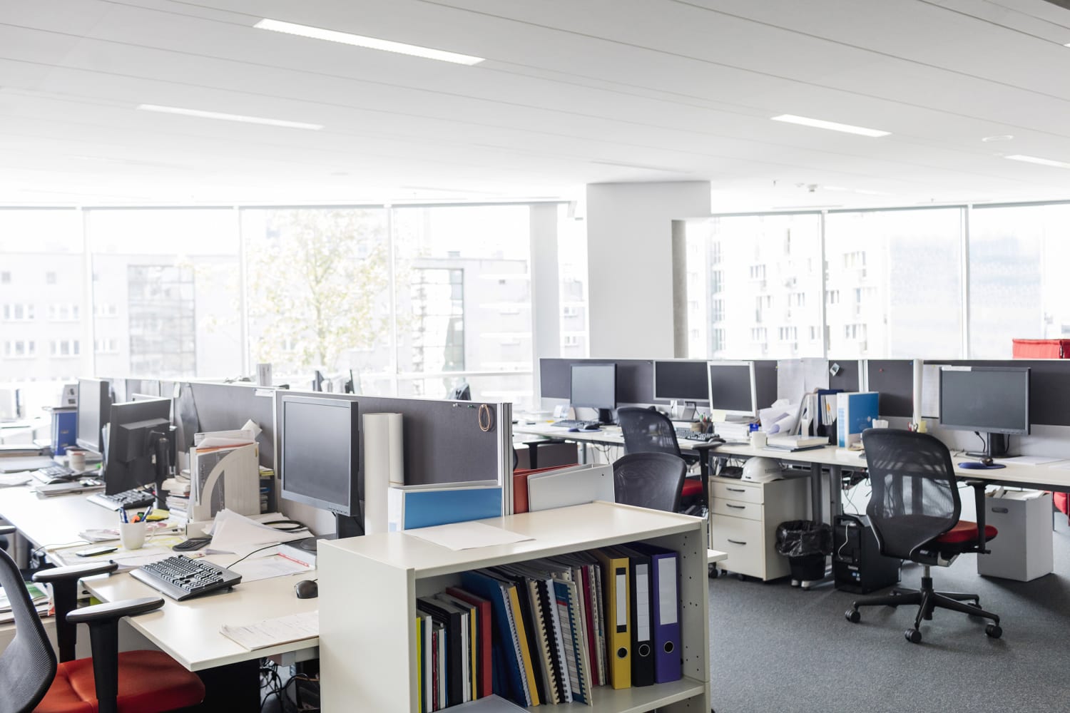 Open offices vs. cubicles? Workplaces adopt hybrid models