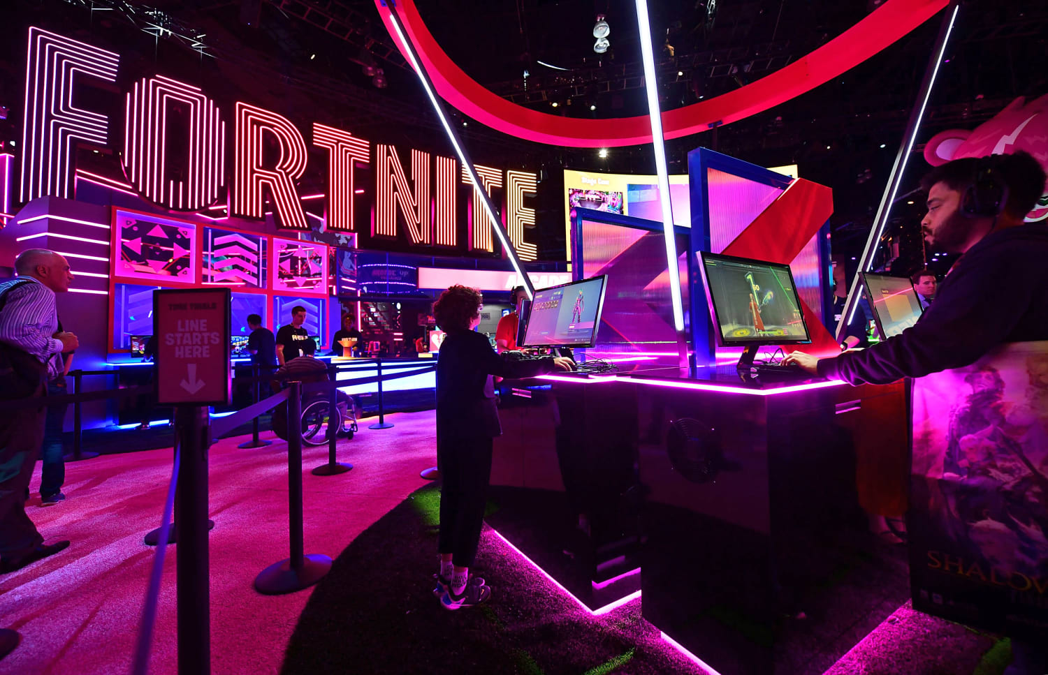 Fortnite World Cup Gaming Booths Funny Fortnite Videos Funny Fortnite Videos