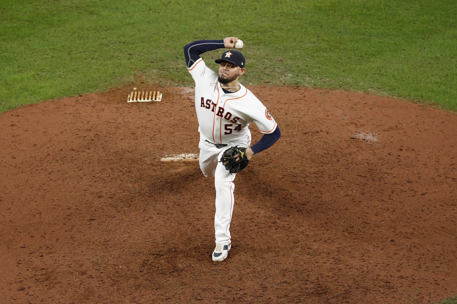 Astros minus 8 pitchers because of coronavirus protocols