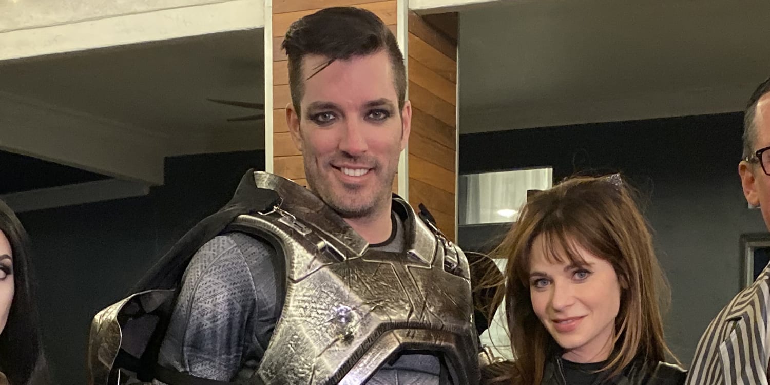 Jonathan Scott Brings Zooey Deschanel As Date To Brother Jd S Halloween Wedding