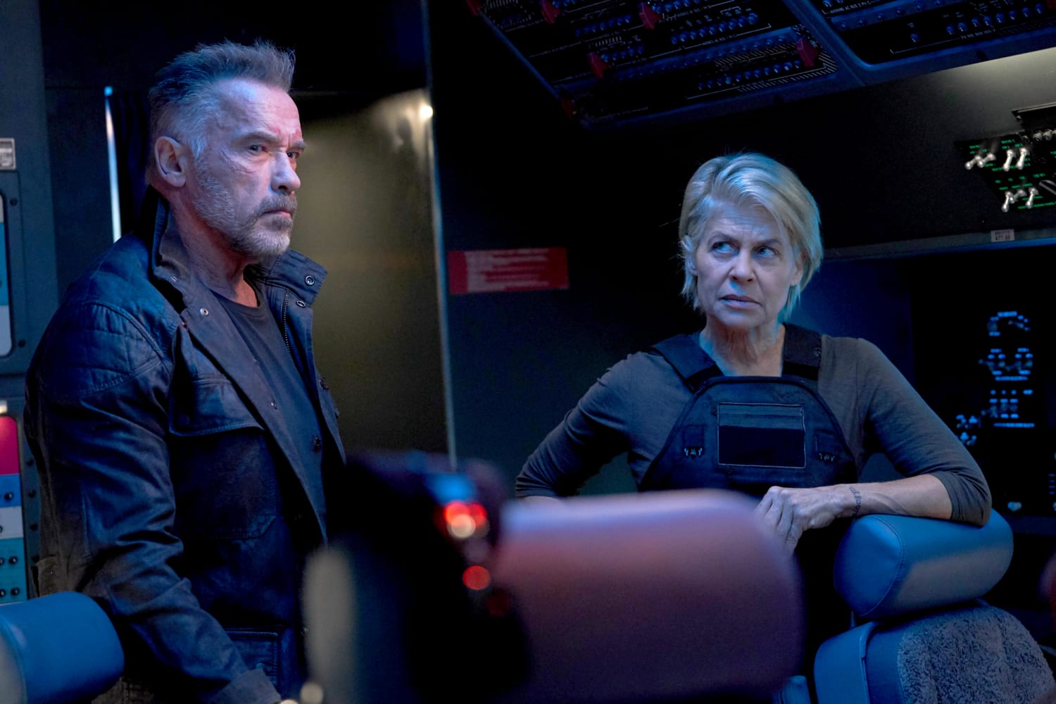 Terminator Dark Fate Brings Back Arnold Schwarzenegger Linda Hamilton And A New Apocalypse