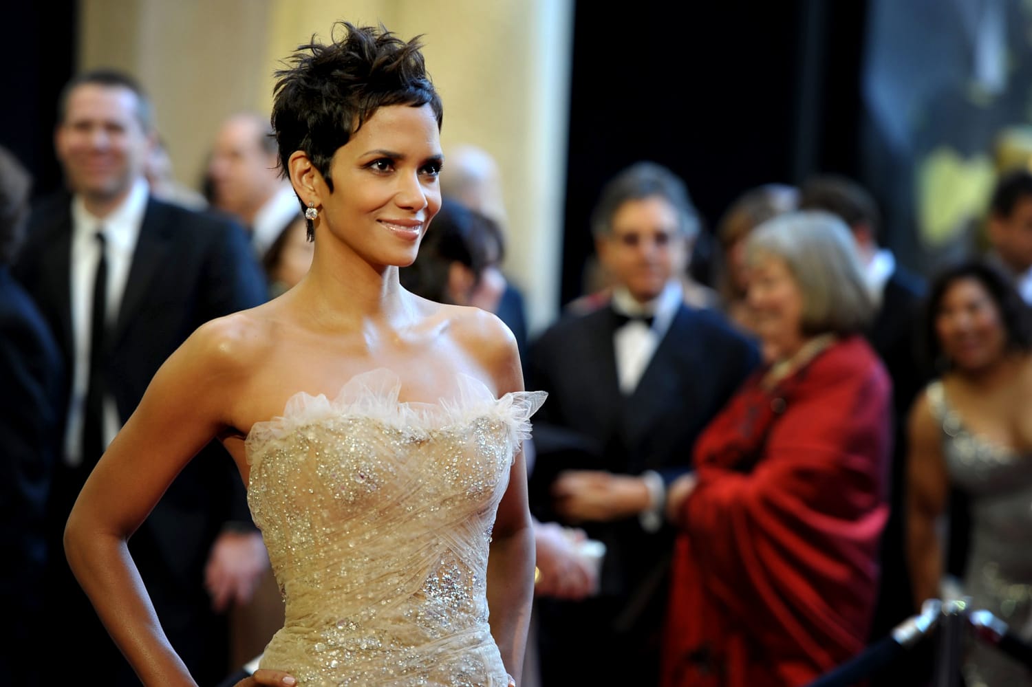 Halle Berry apologizes and is no longer considering a transgender role in  upcoming film