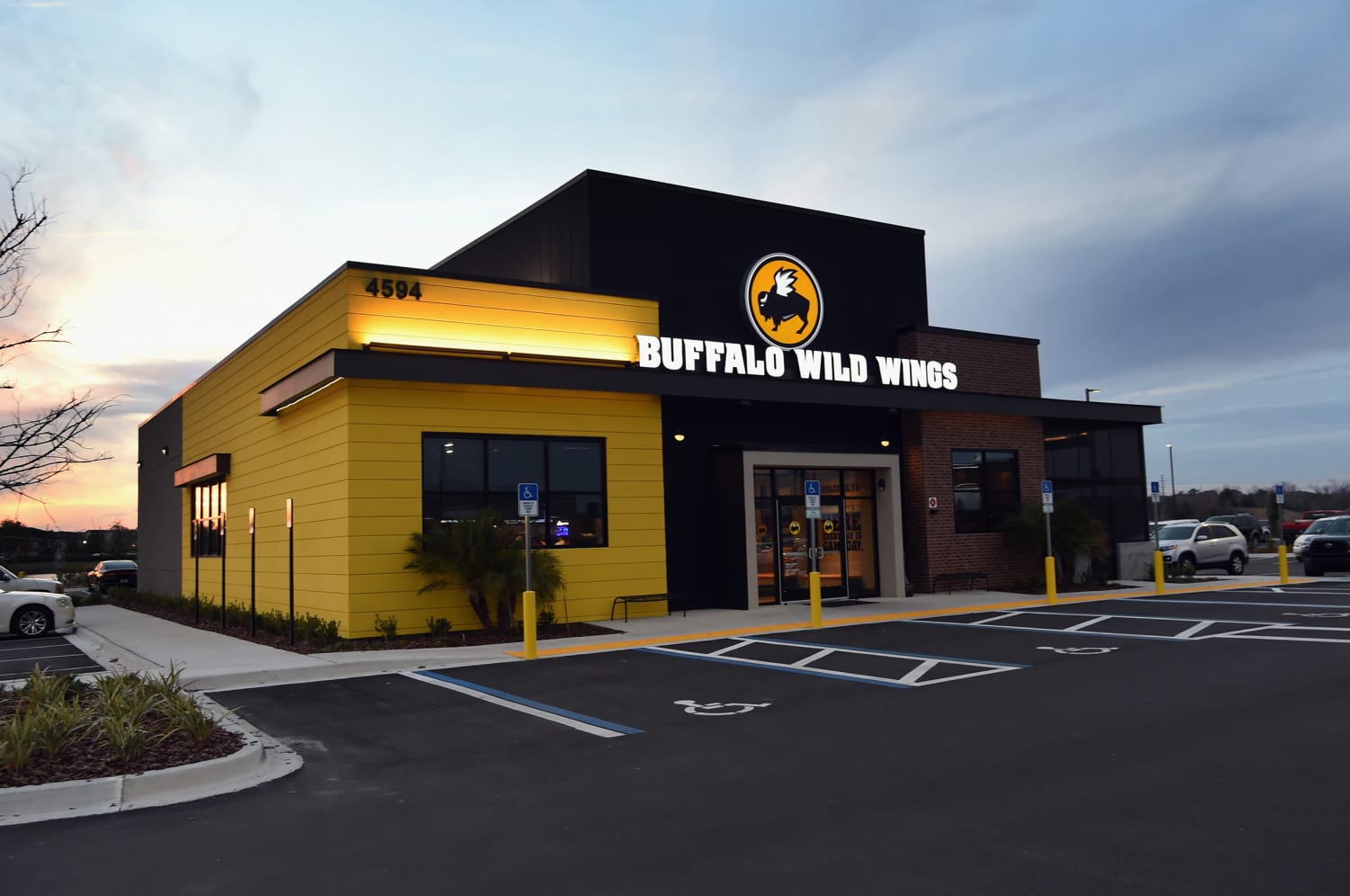 Buffalo Wild Wings employees fired for telling black family to move to please