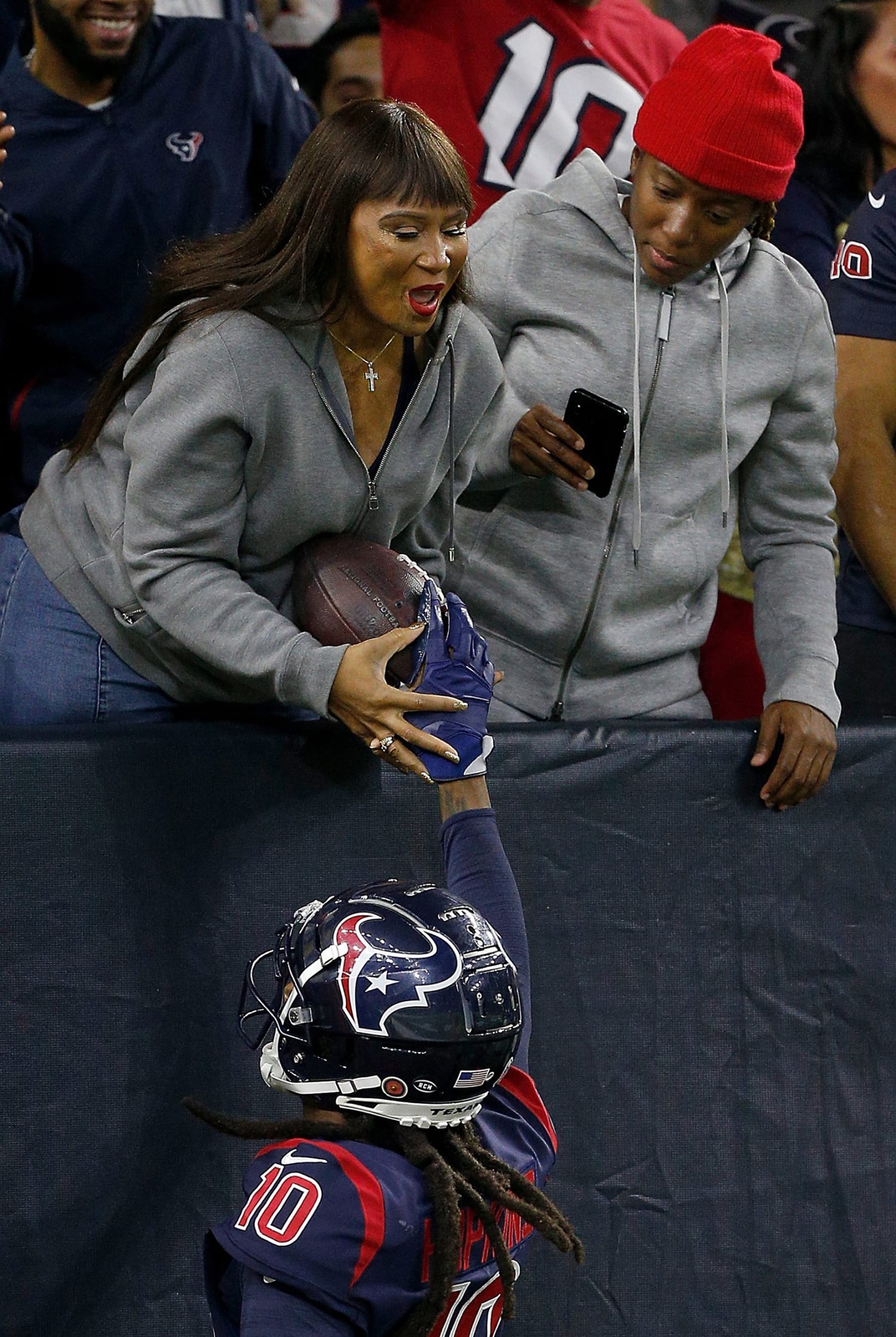 Houston Texans wide receiver DeAndre Hopkins warms up before a