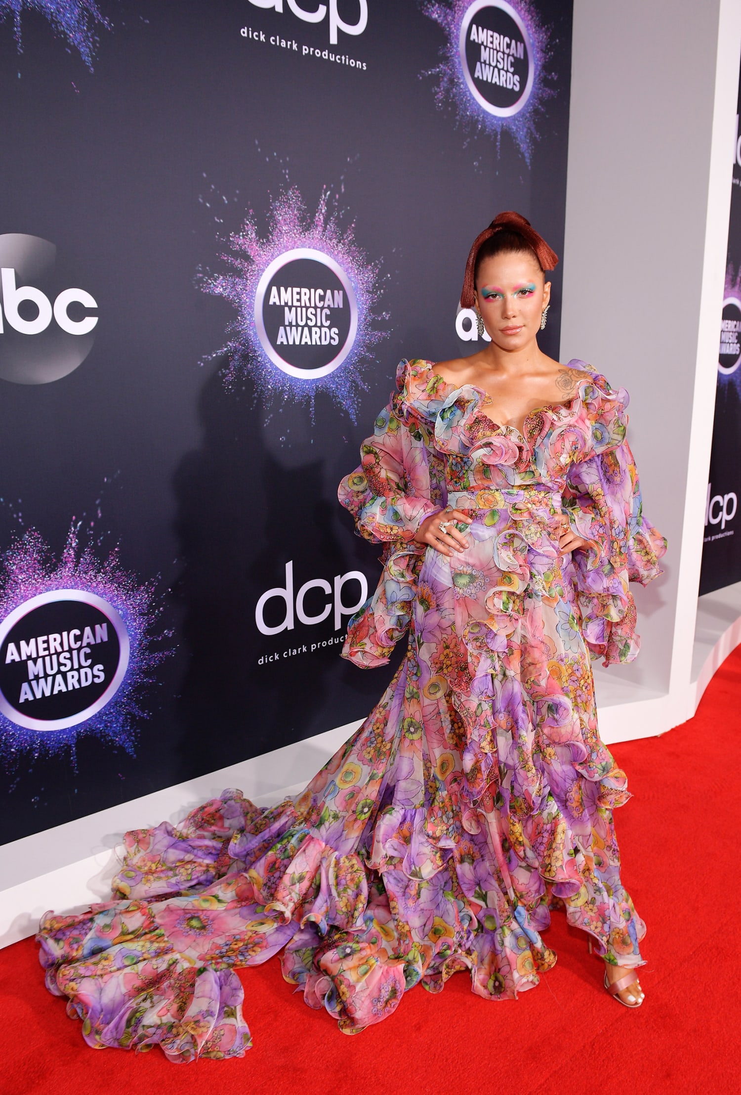 Carrie Underwood's AMAs 2019 Look: Wears a Shiny Purple Dress