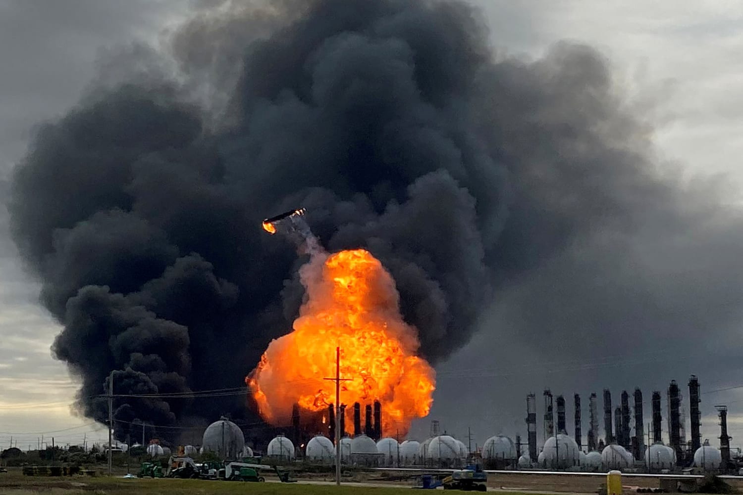 Крупная химическая авария. Взрыв на химзаводе Филипс Техас 1989. Взрыв на нефтезаводе в Техасе 2005. Взрыв на заводе в 2013 Вест штат Техас. "Взрыв на химзаводе Phillips в 1989 году (штат Техас.