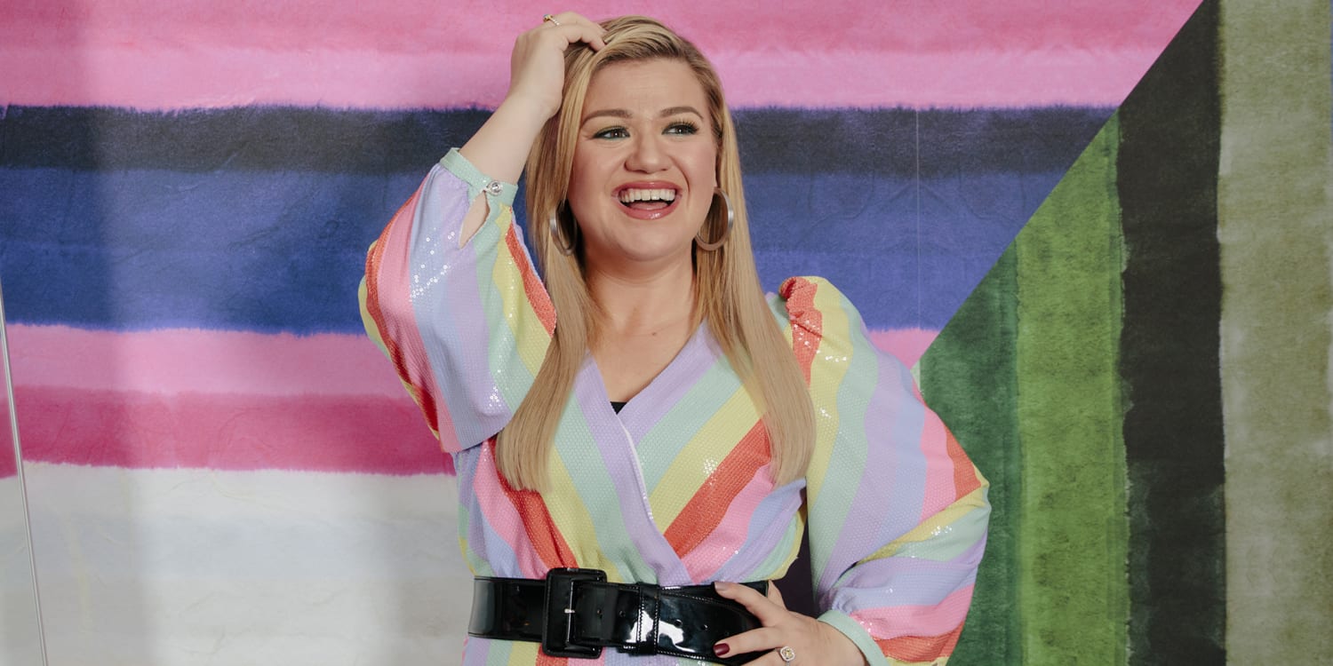Kelly Clarkson's appearance will leave you doing a double take as she poses  with former family member | HELLO!