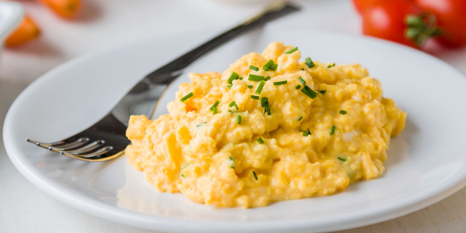 This surprising ingredient makes scrambled eggs super fluffy