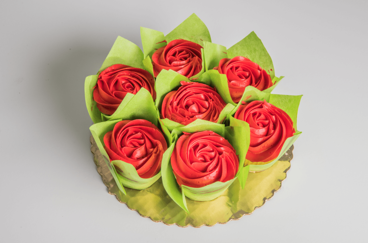 Dozen Roses \u0026 Dozen Berries | Marys Cakes, image size:1500x991