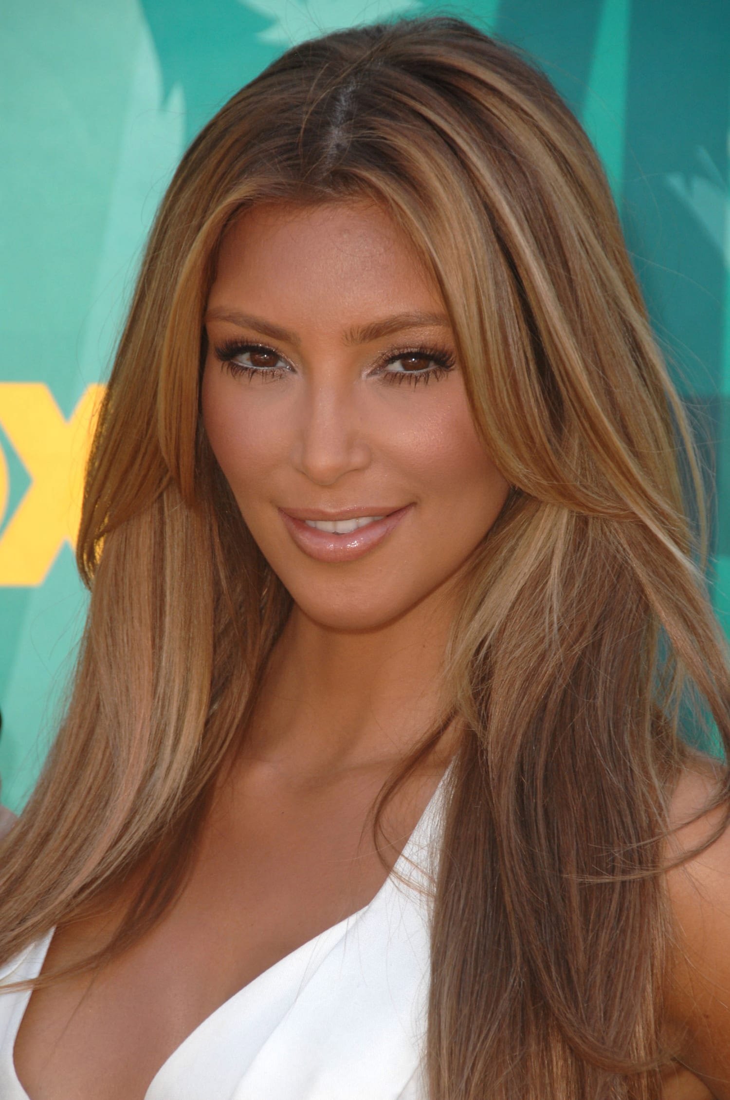 See Kim Kardashian West's new honey-blond hair color