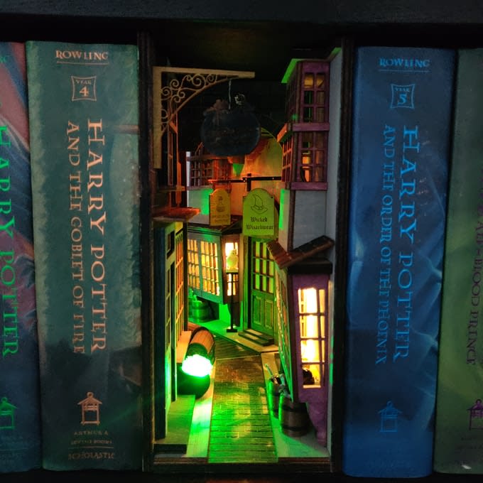 I spent my long weekend making a Harry Potter book nook. It was
