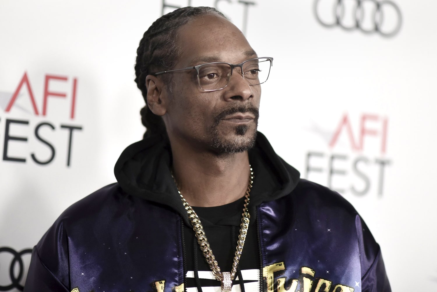 Bemærk venligst Moderne Velkommen Snoop Dogg tells Jada Pinkett Smith on 'Red Table Talk' he wanted to  'protect' Kobe Bryant's family