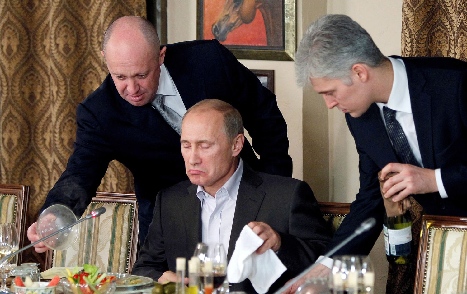 Путин и макарон стол