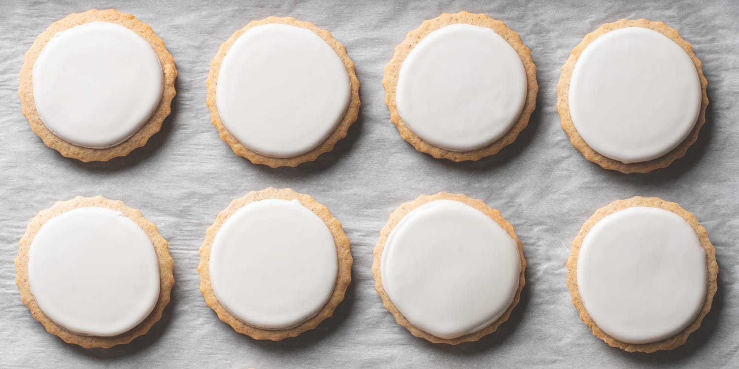 https://media-cldnry.s-nbcnews.com/image/upload/newscms/2020_15/1556036/joanna-gaines-crews-cookies-today-040820-tease.jpg