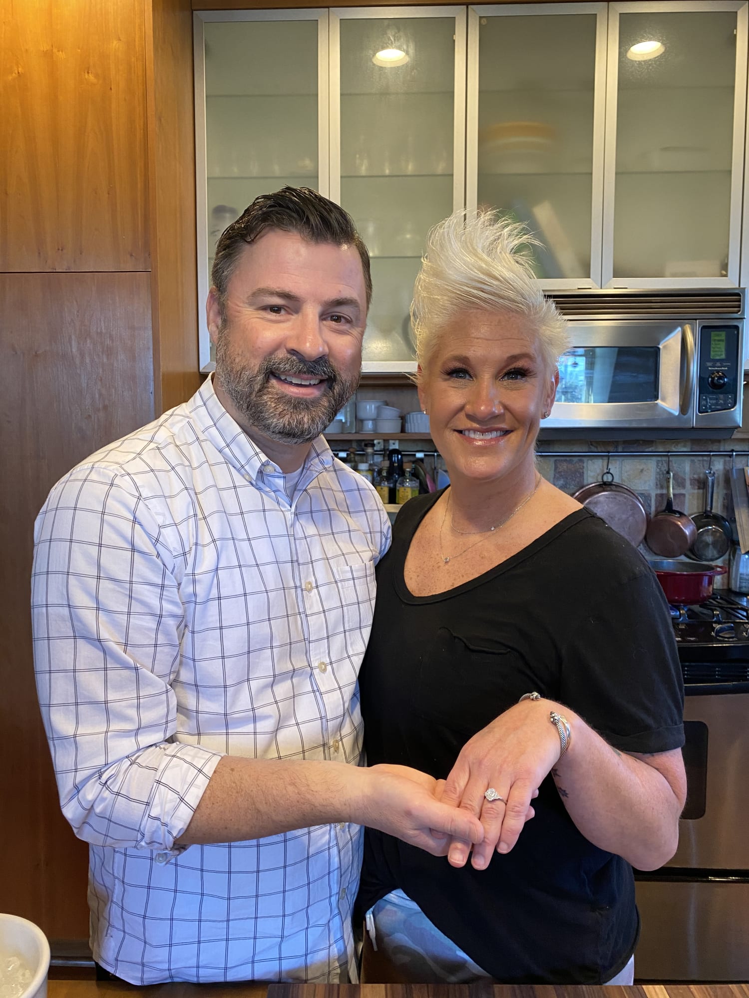 Food Network star Anne Burrell marries Stuart Claxton