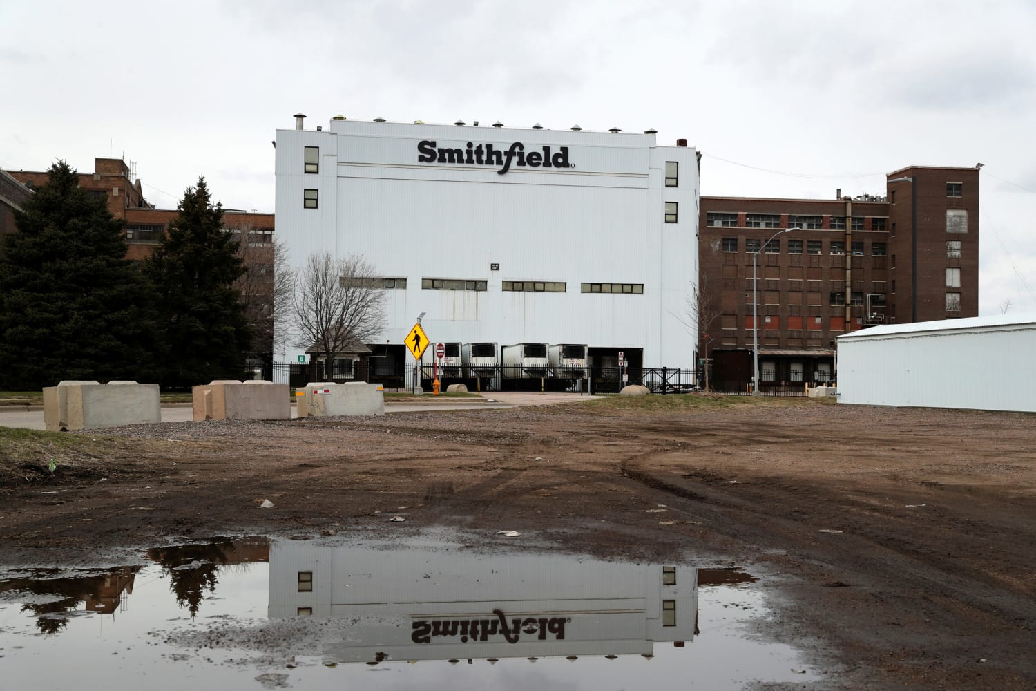 Smithfield Foods sued over working conditions in Missouri, closes Illinois plant