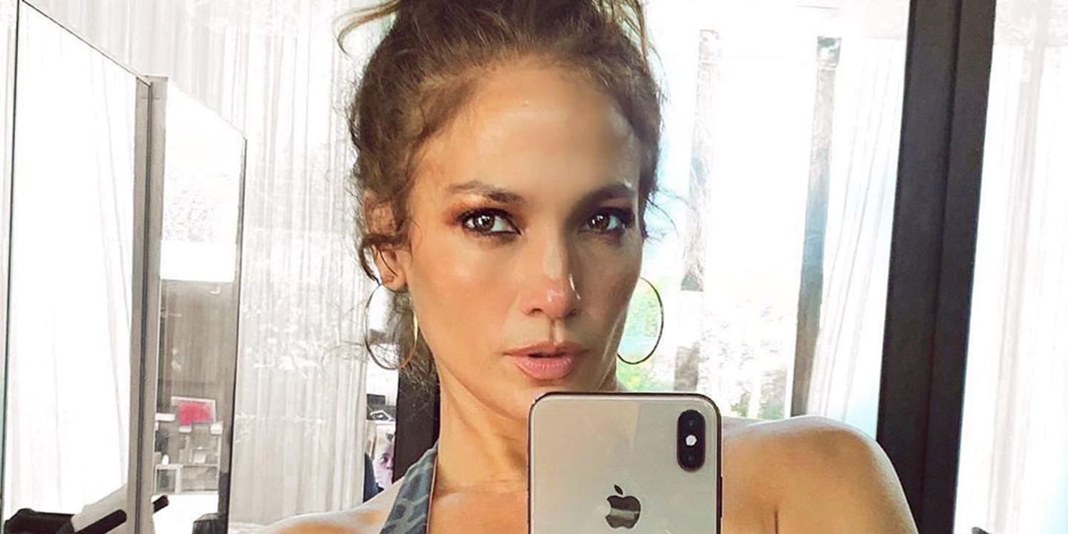 J Lo S Latest Selfie Has People Thinking They See A Man In The Background