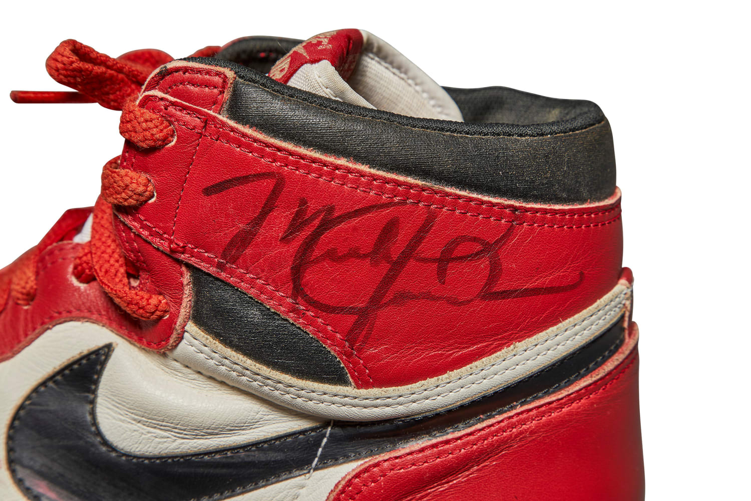 Michael Jordan's first-ever Air Jordan sneakers sell for $560,000 at  auction, Michael Jordan