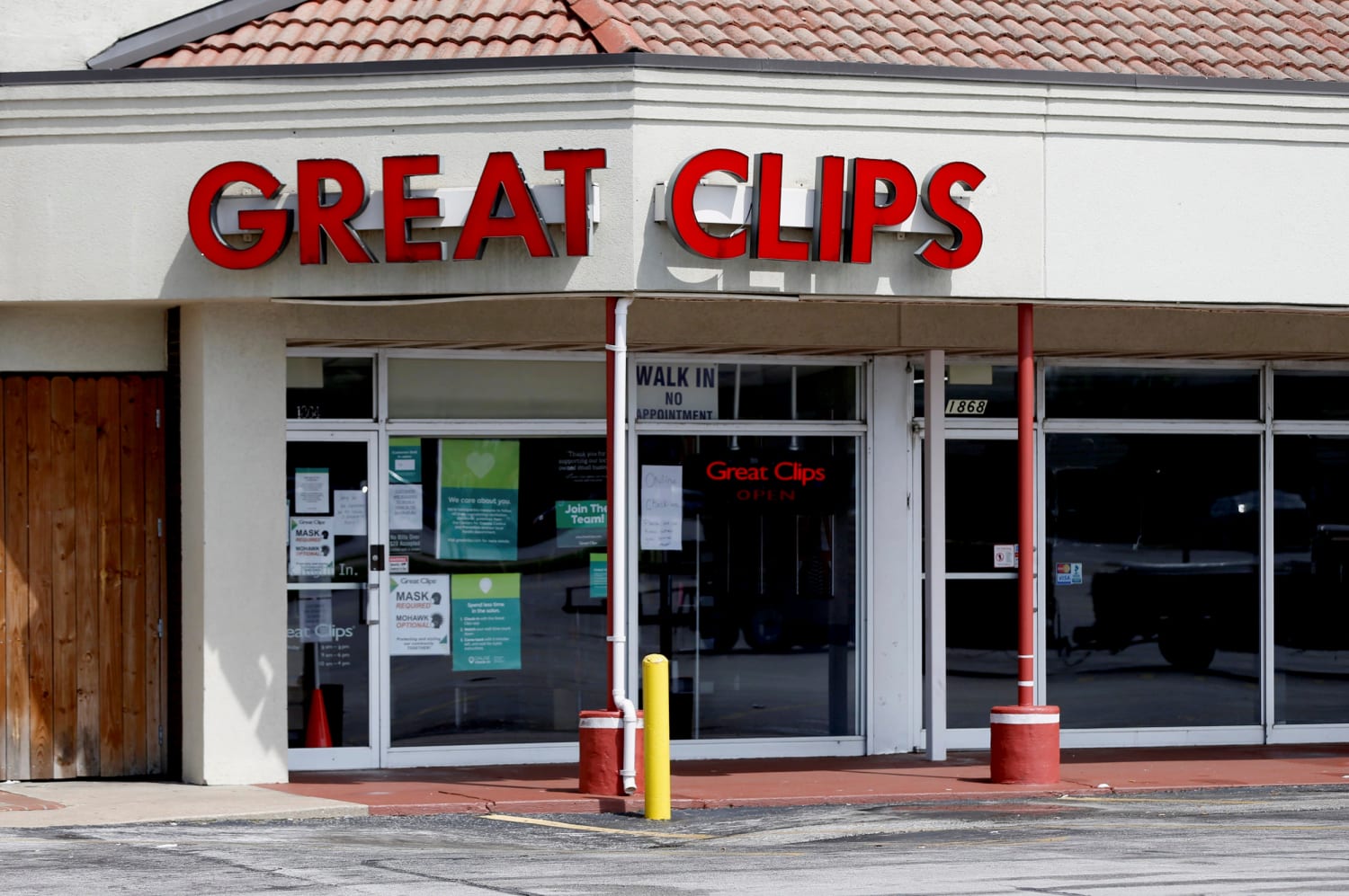 Great Clips Hair Salon in Menomonee Falls, WI - Crossroads