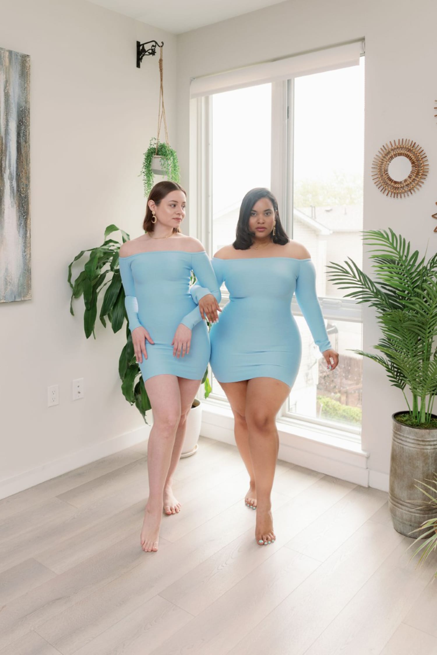 2 friends show off 'style not size' with viral videos wearing same
